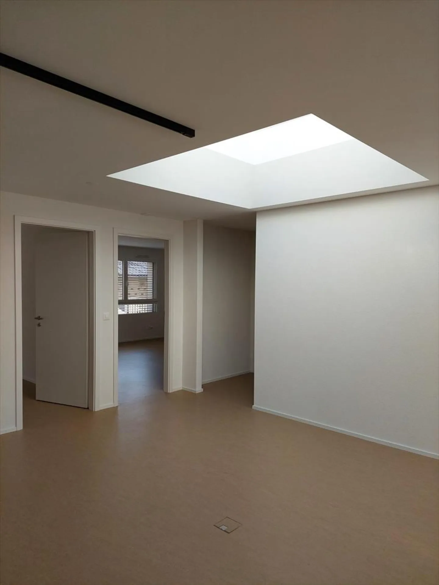 Bureau 188 m2, livré fini, quartier gare - Photo 3 sur 9