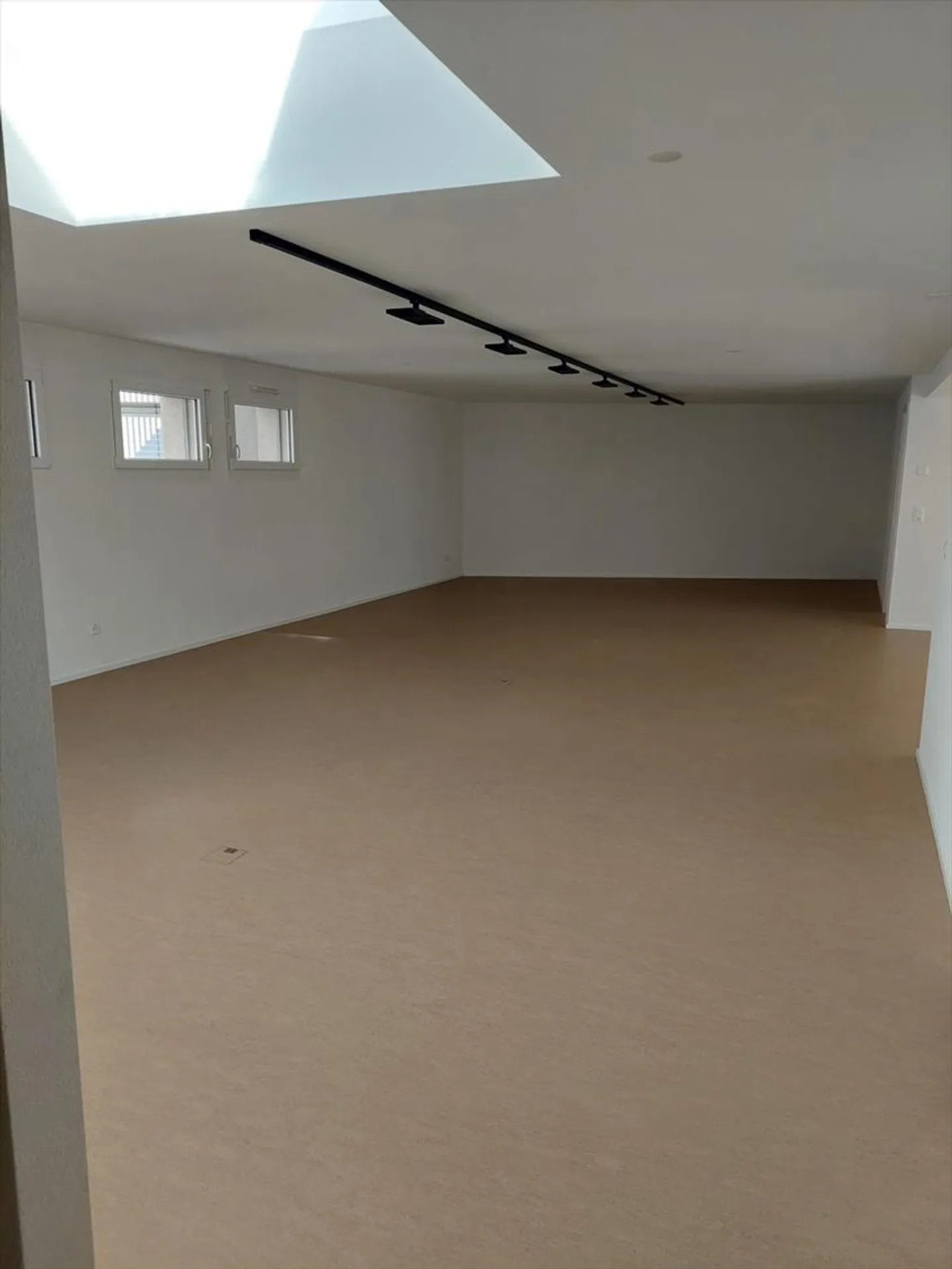 Bureau 188 m2, livré fini, quartier gare - Photo 6 sur 9