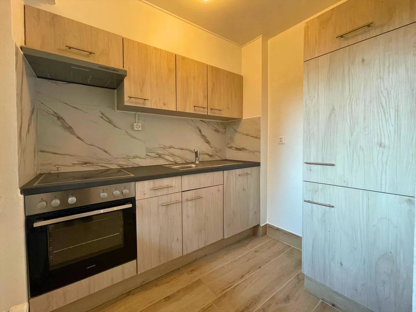 Appartement deux pièces au sous-sol - Photo 2 sur 7