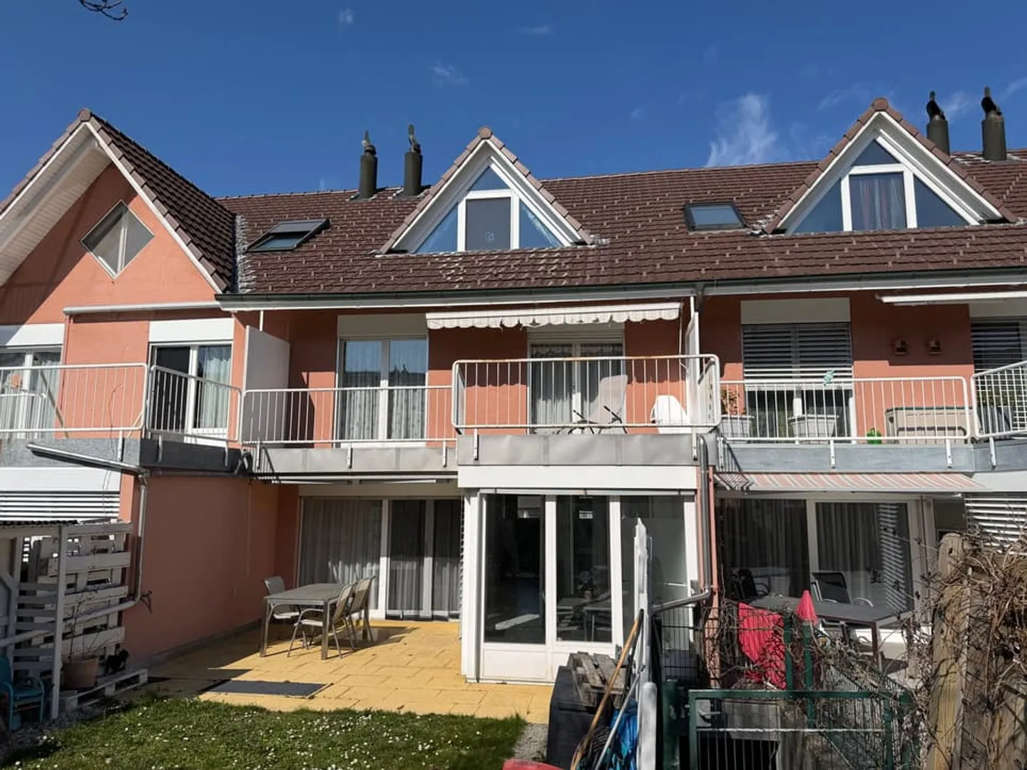 Maison de famille en terrasse spacieuse de 5,5 pièces - Photo 1 sur 13