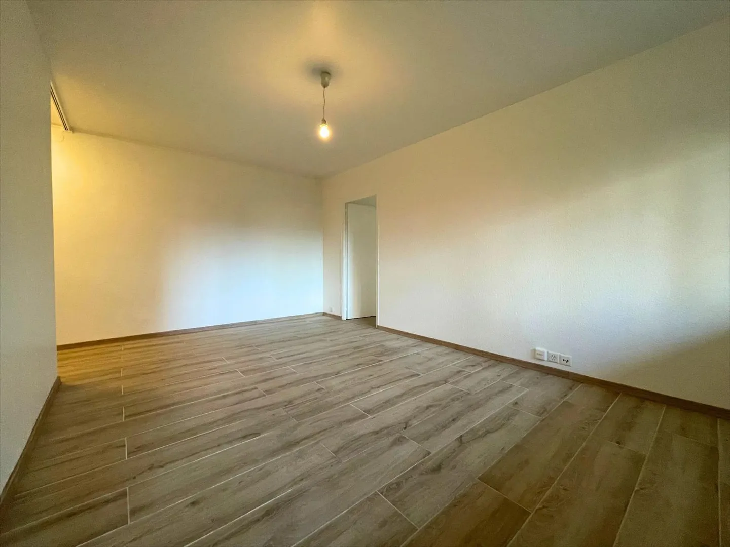 Appartement deux pièces au sous-sol - Photo 4 sur 7