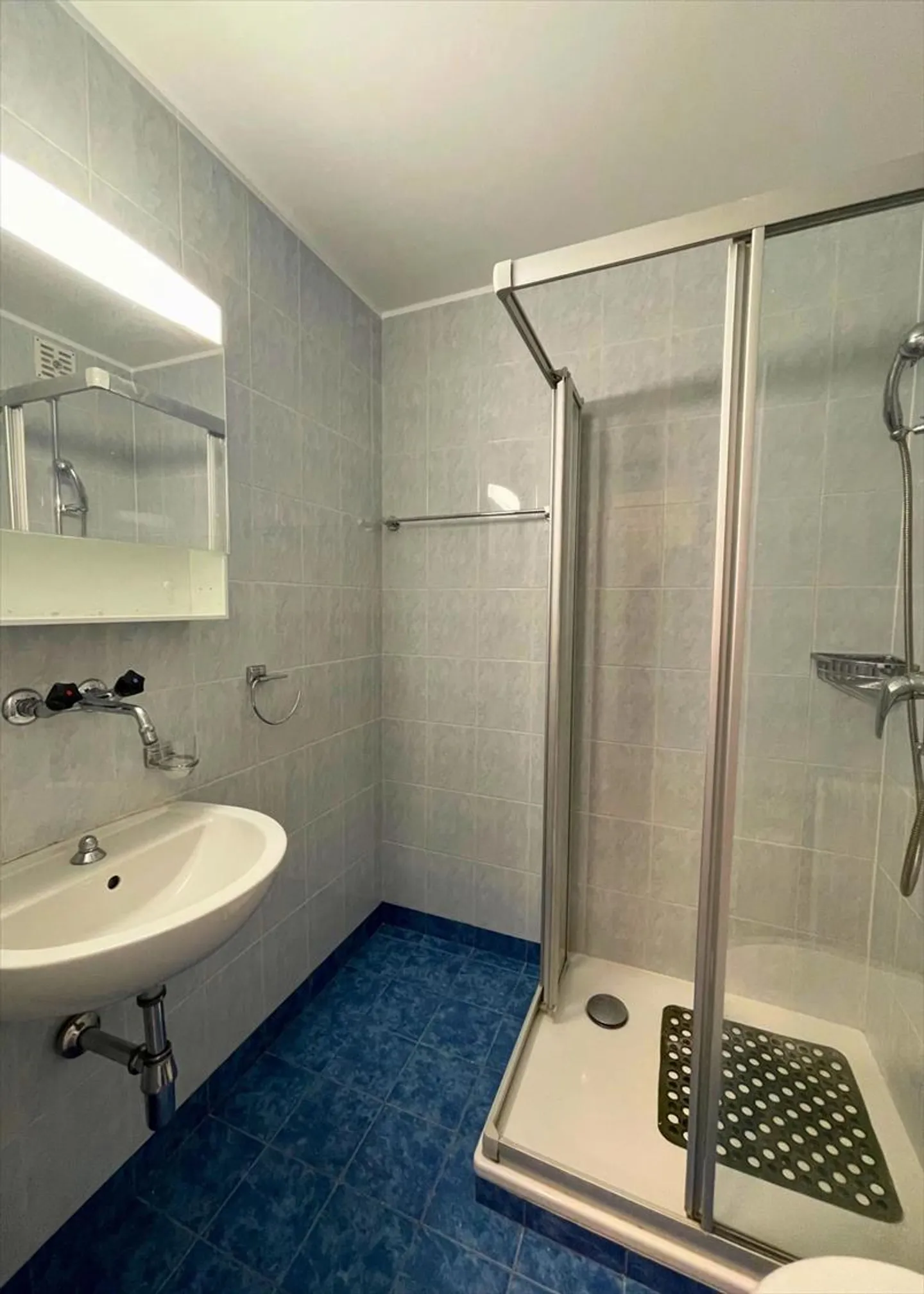 Appartement deux pièces au sous-sol - Photo 7 sur 7