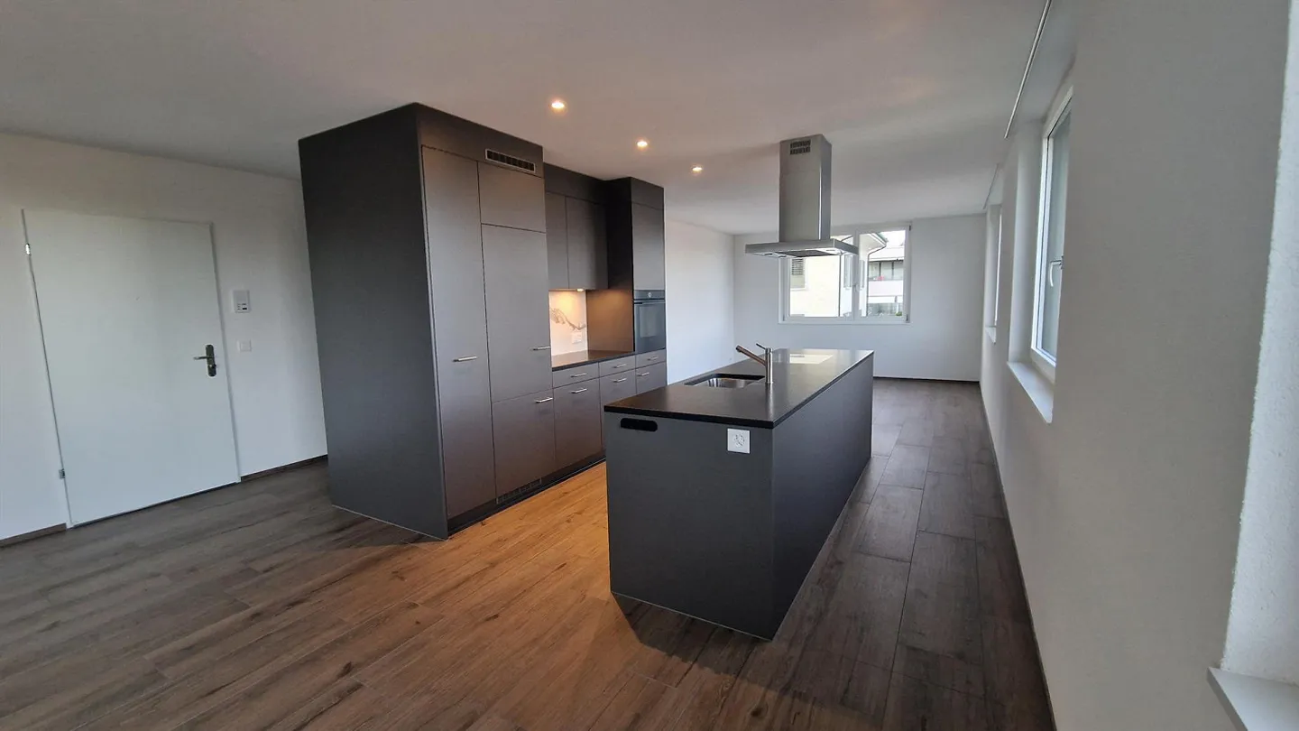 Appartamento attraente di 3½ locali in una zona residenziale soleggiata e ben collegata - Foto 2 di 17