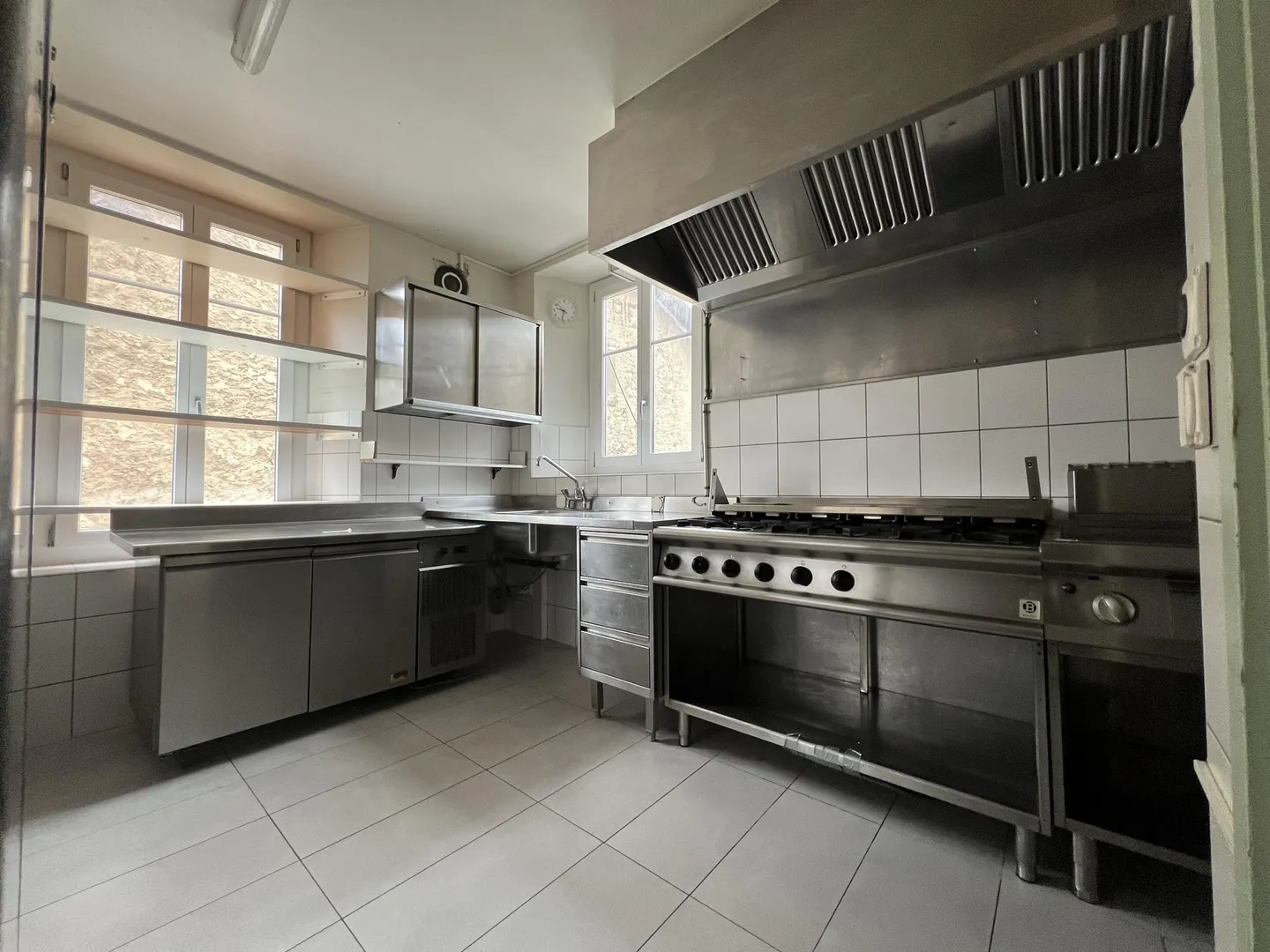 Warm commercial space for rent in the heart of the village - Photo 3 of 4
