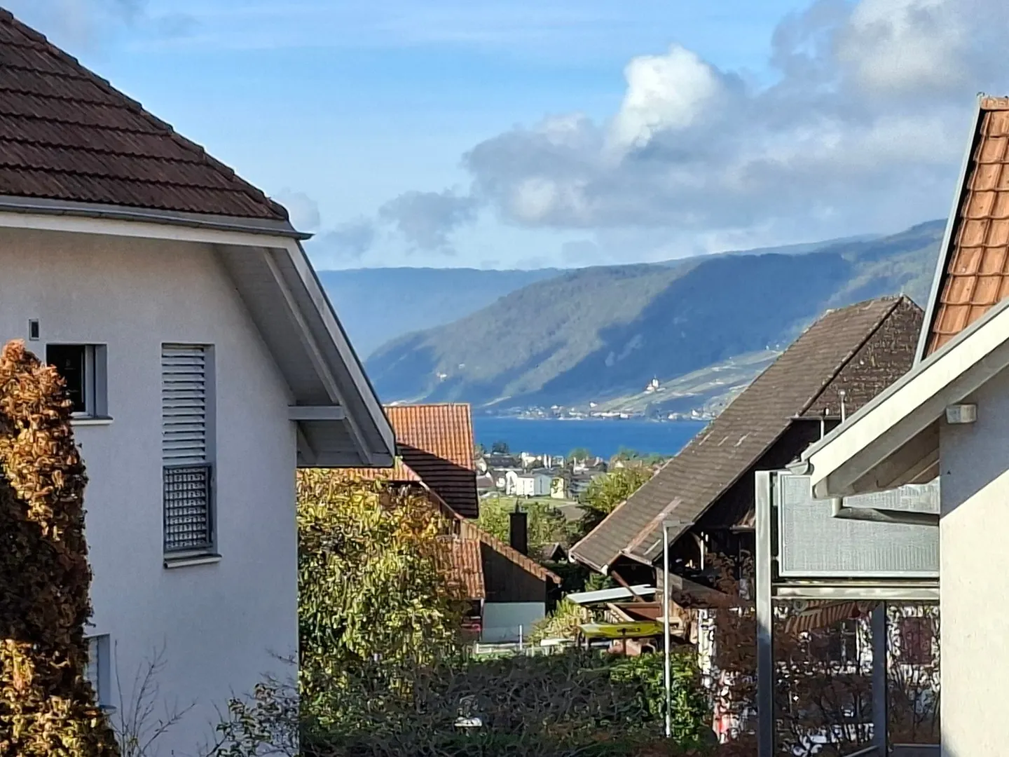 Balcone spazioso con vista sul lago - Foto 3 di 15