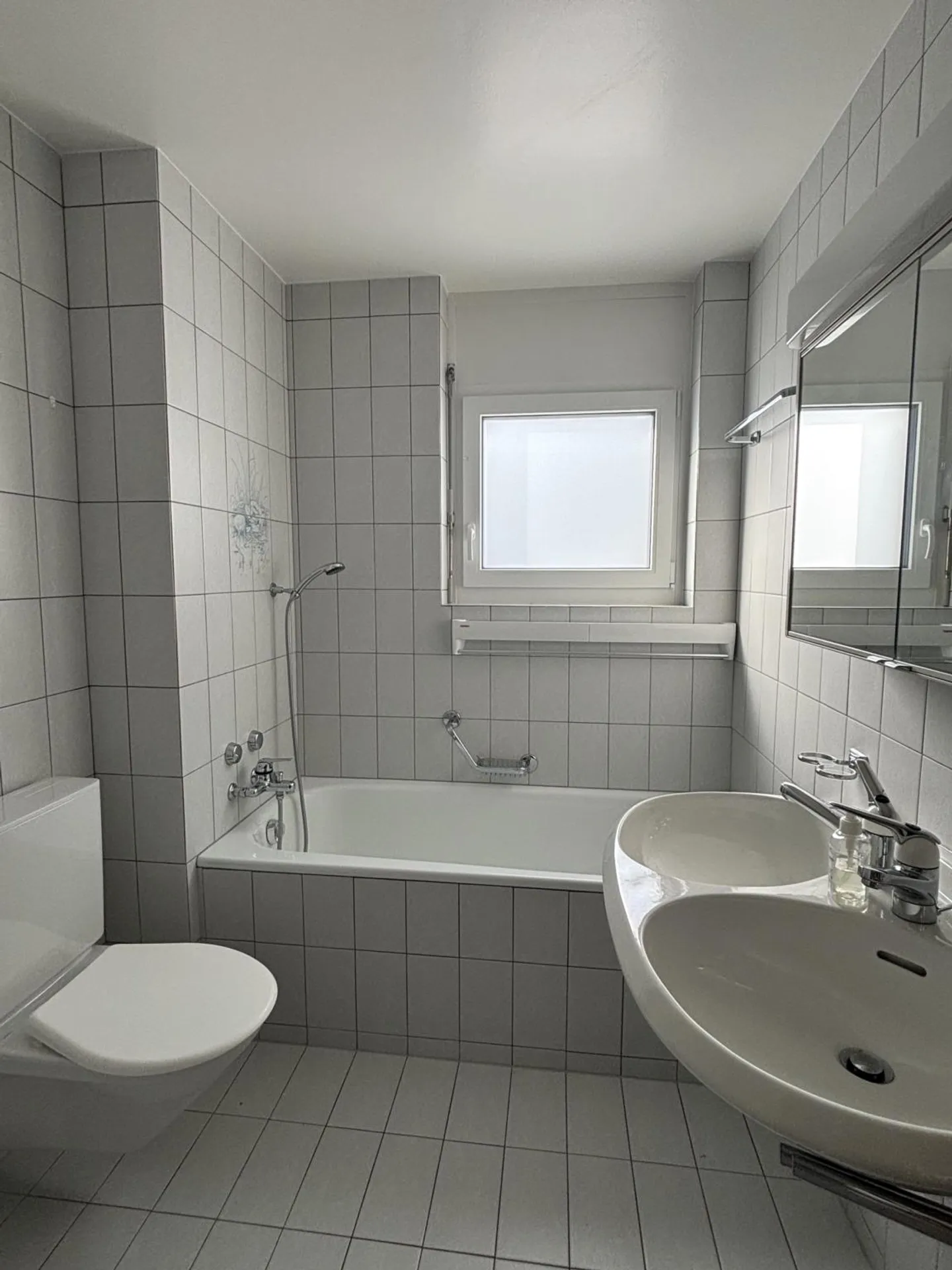 Renovated Apartment with Balcony - Photo 2 of 5