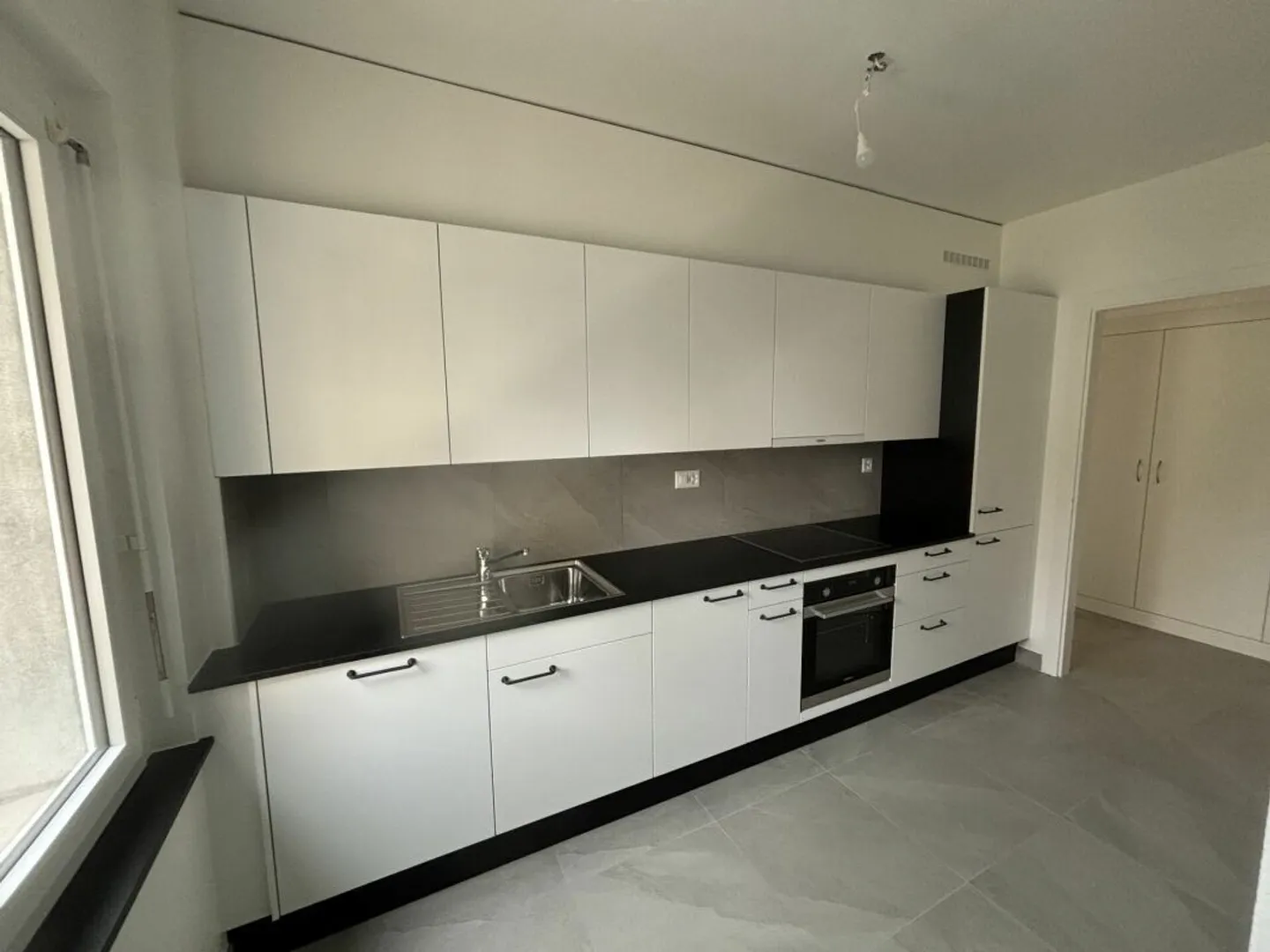 Recently renovated 3-room apartment with balcony - Photo 2 of 8