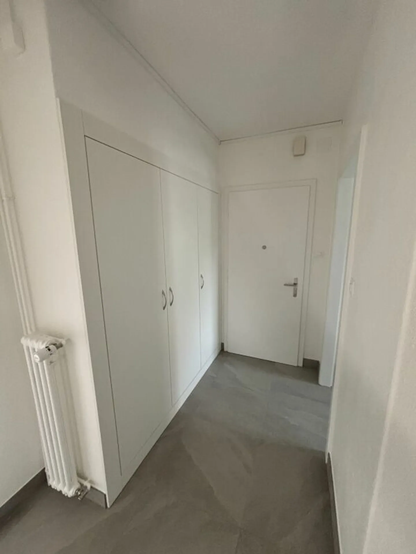 Recently renovated 3-room apartment with balcony - Photo 3 of 8