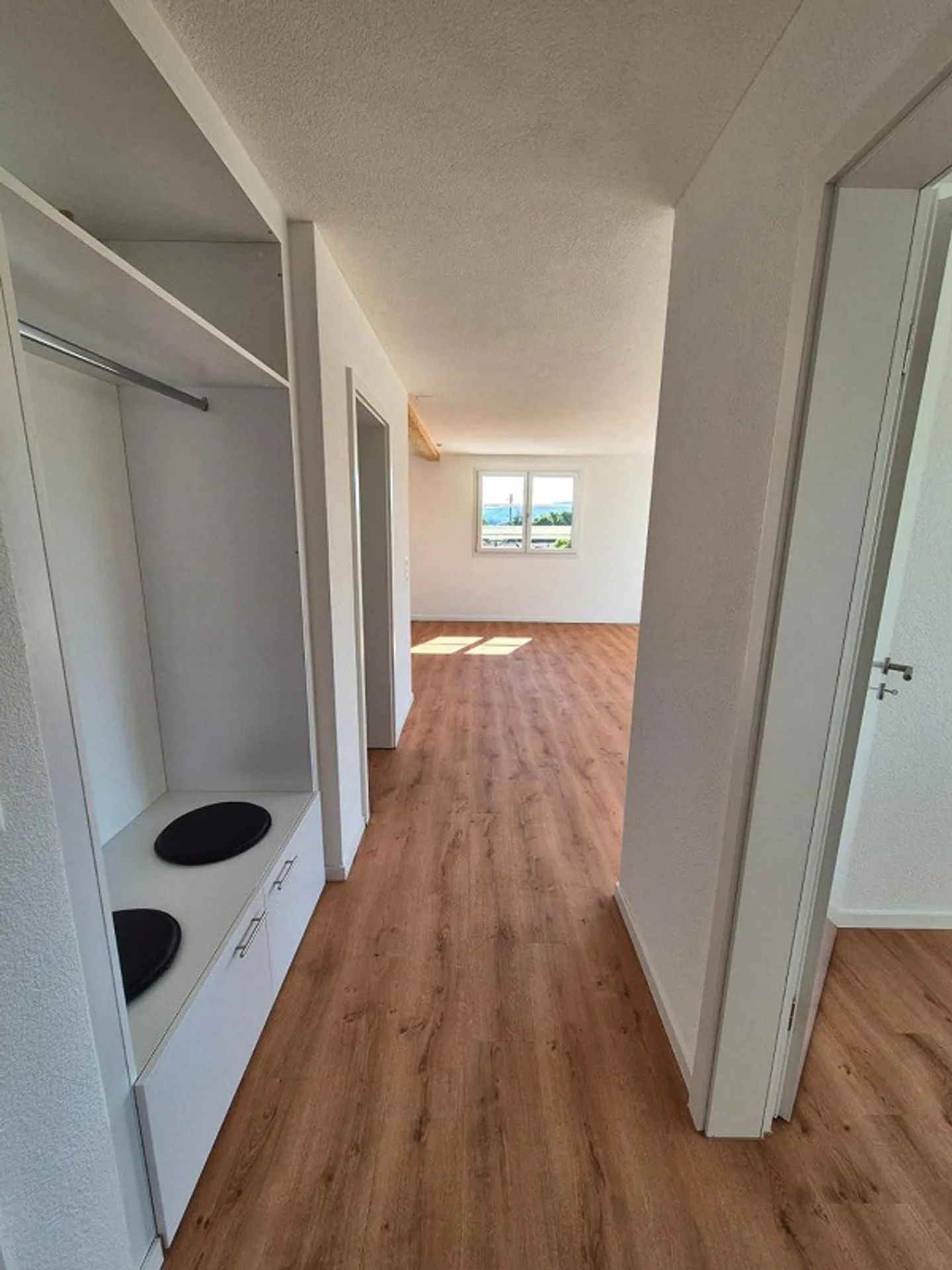 Appartement en attique ensoleillé avec vue 2.5 pièces à Moosseedorf - Photo 4 sur 13