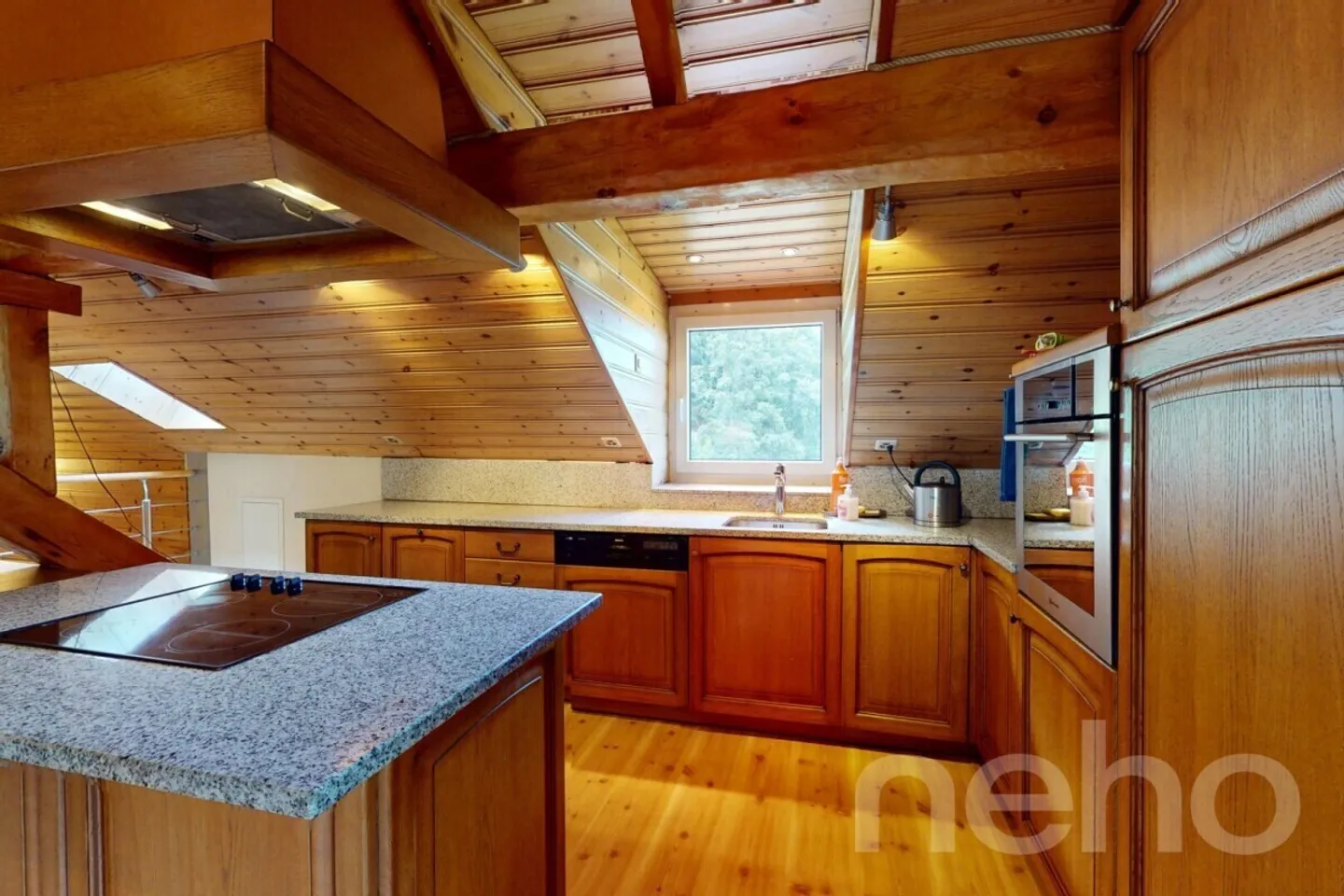 Esclusività: Casa familiare con 2 appartamenti e uno studio a Salvan - Foto 3 di 13