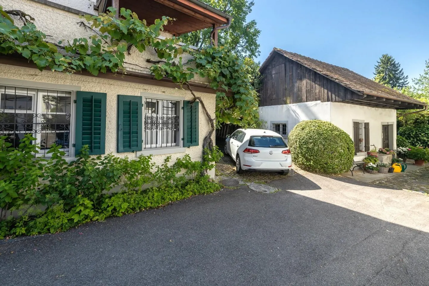 Characterful Residential House - Photo 3 of 13