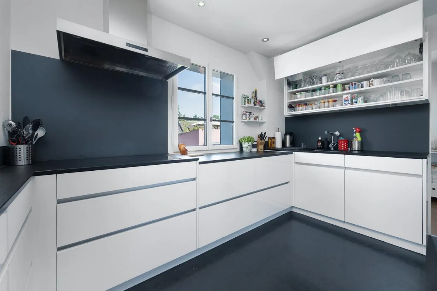 Characterful Residential House - Photo 8 of 13