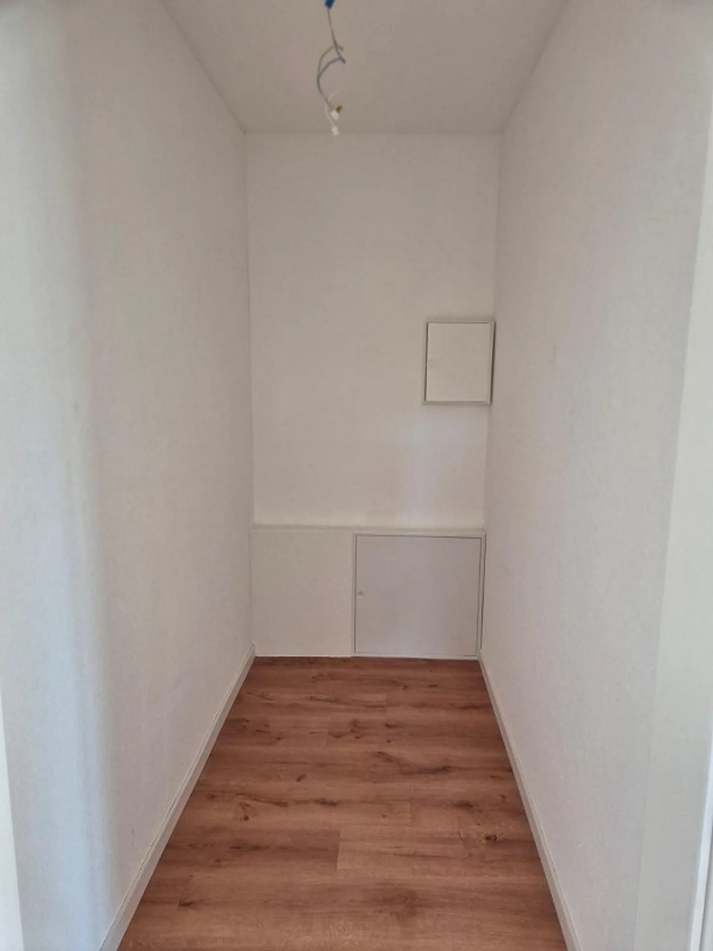 Appartement en attique ensoleillé avec vue 2.5 pièces à Moosseedorf - Photo 8 sur 13