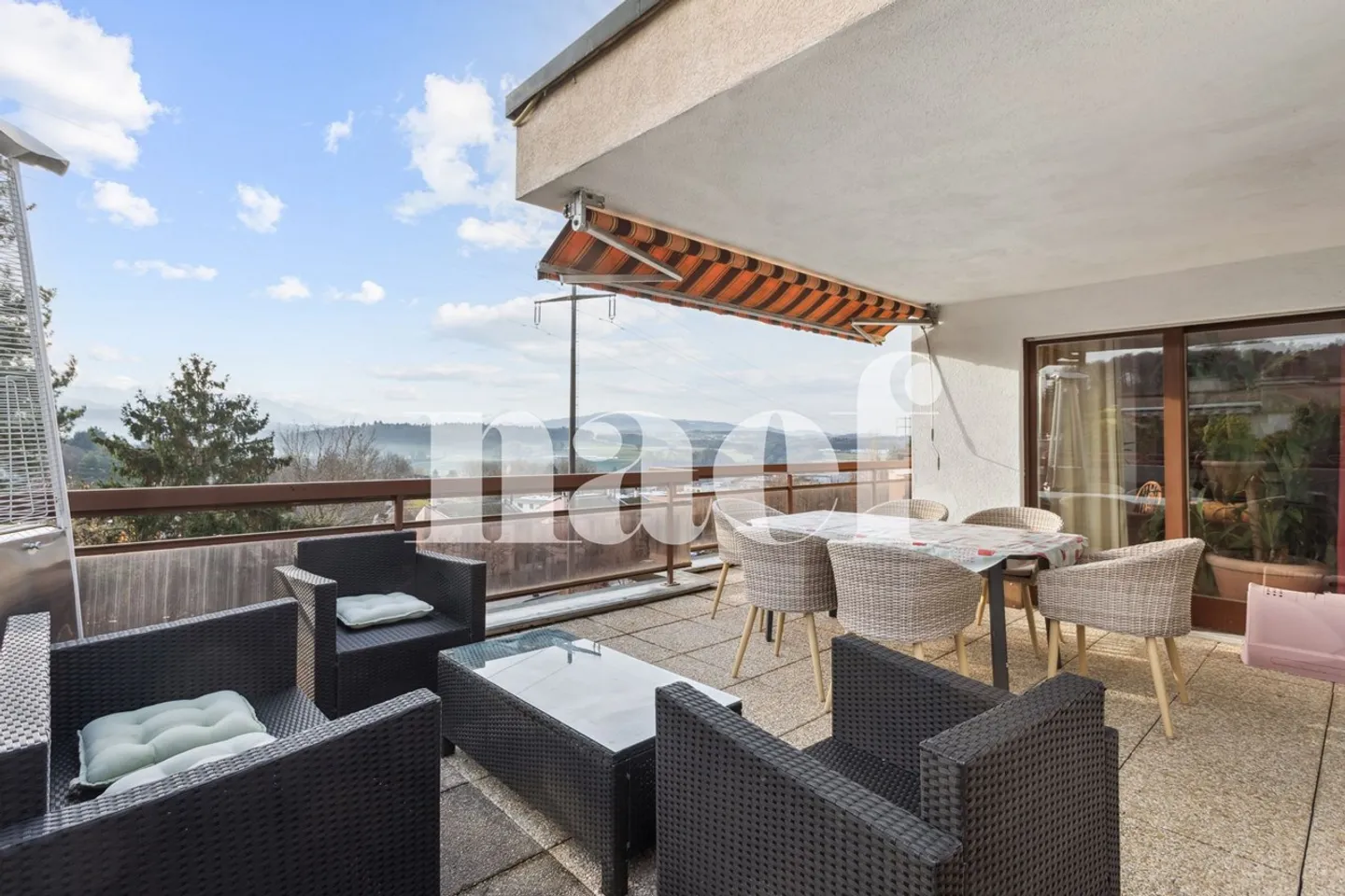 Großes Dachgeschoss-Apartment mit 7 Zimmern und schöner Terrasse zur Verkauf in Villars-sur-Glâne - Photo 1 of 9