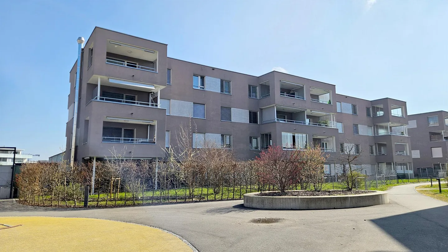 Appartement moderne et lumineux de 3,5 pièces avec balcon à Oberentfelden - Photo 1 sur 7