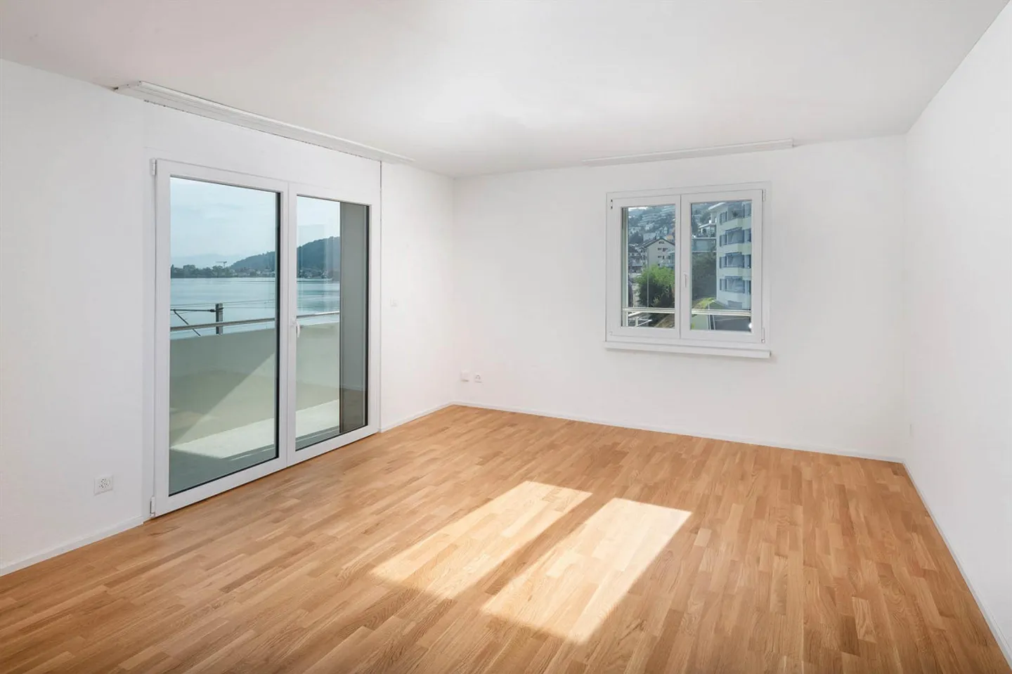 Sanierte Wohnung direkt am See - Foto 2 von 7