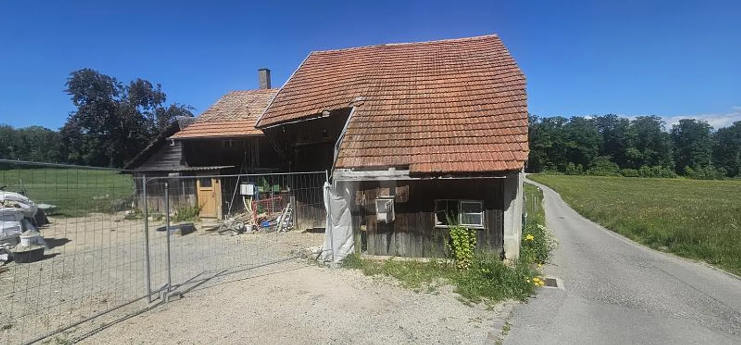 Moderne Haus mit Pferdeboxen - Foto 2 von 6