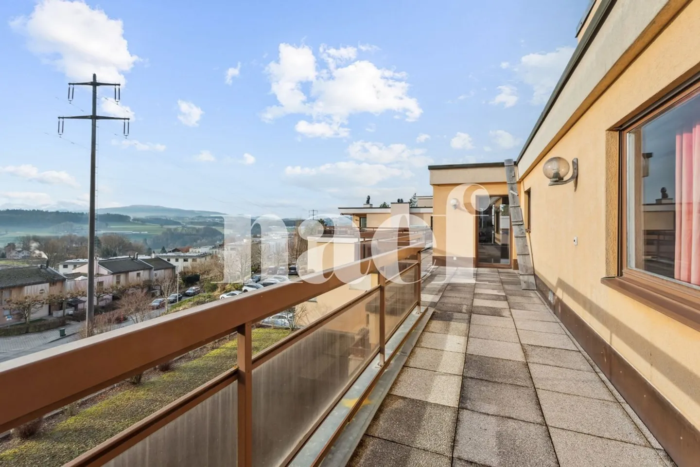 Großes Dachgeschoss-Apartment mit 7 Zimmern und schöner Terrasse zur Verkauf in Villars-sur-Glâne - Photo 6 of 9