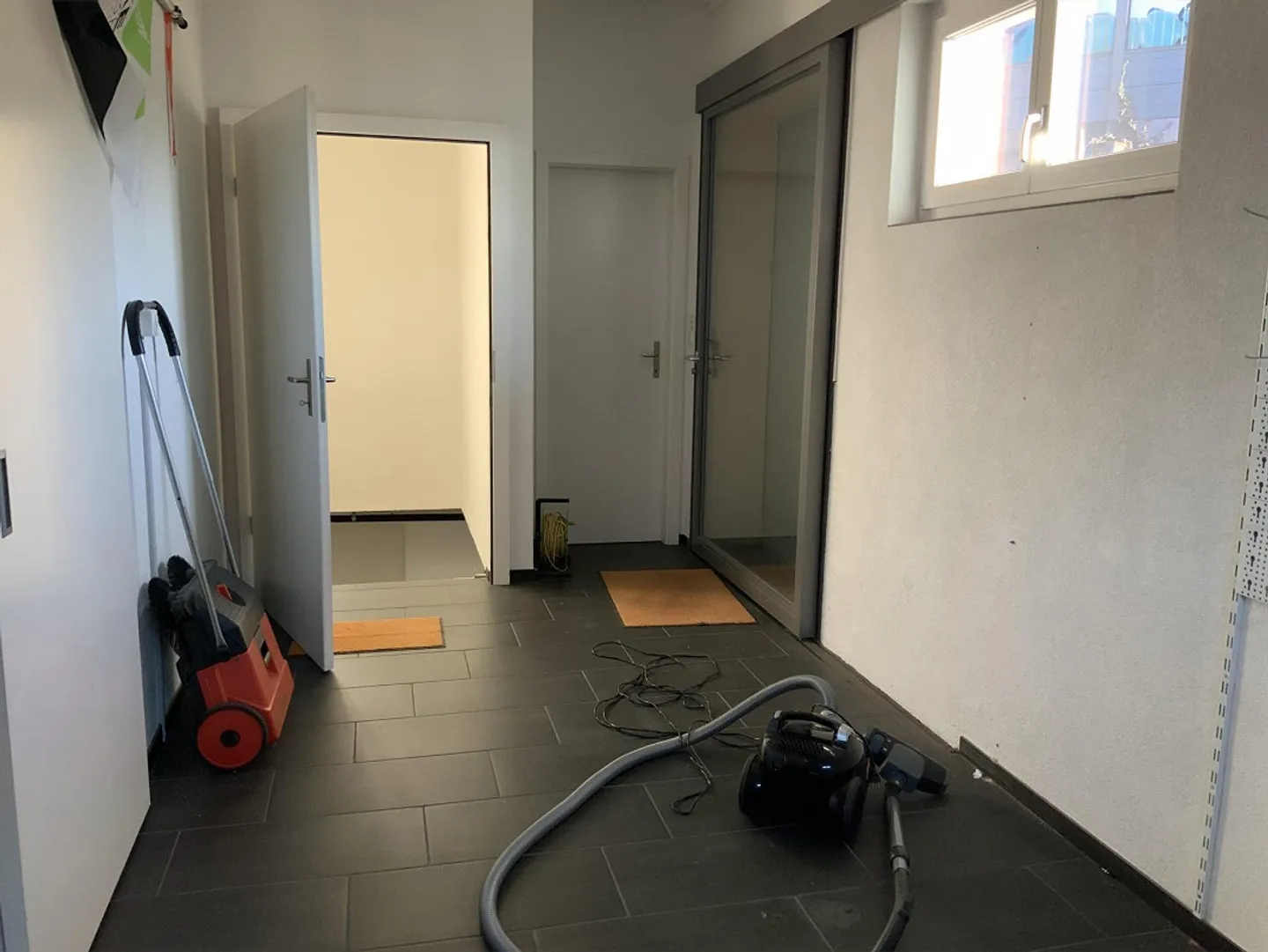 Convient pour un magasin et un bureau en auto-utilisation - Photo 8 sur 21