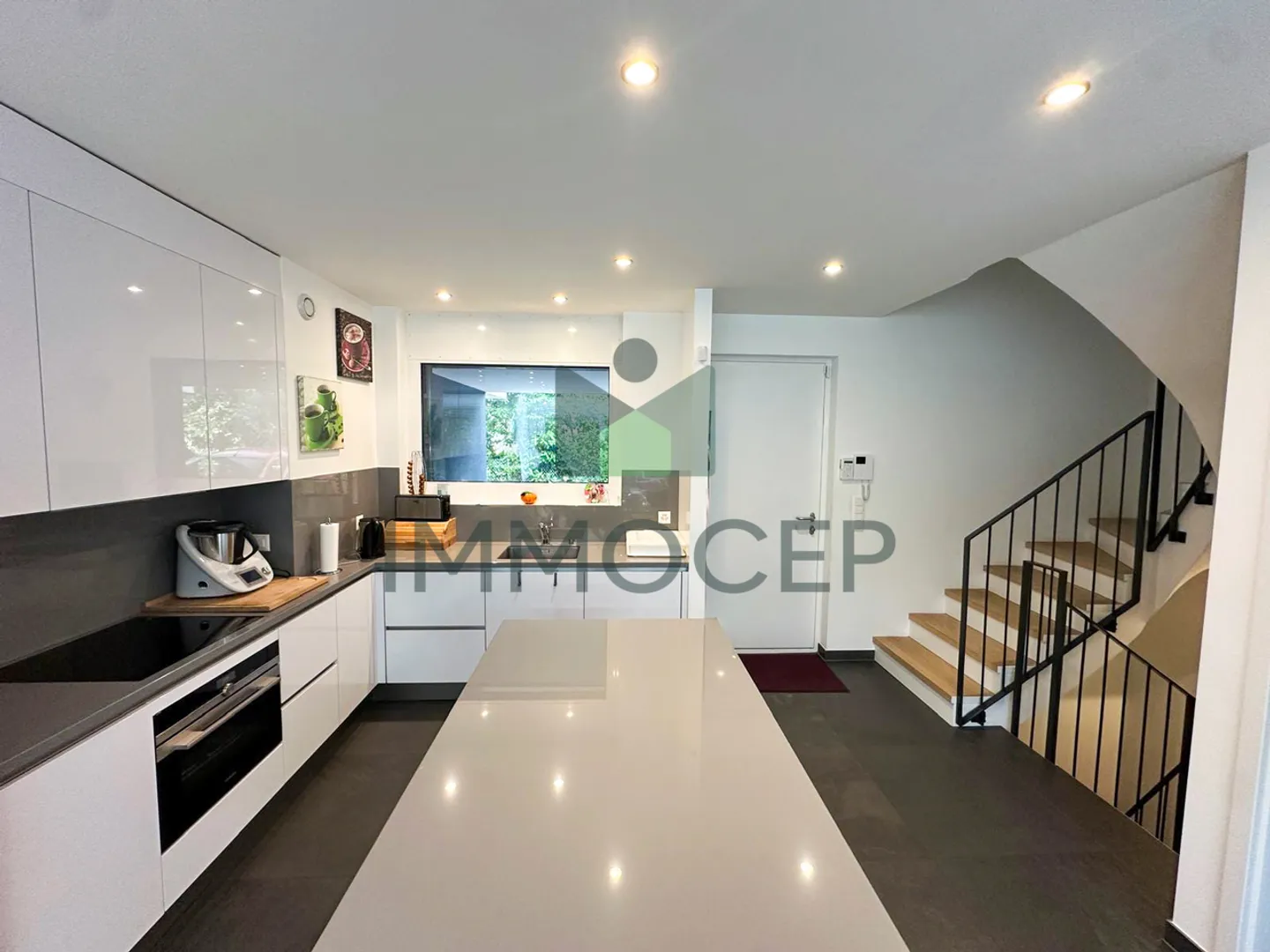 Exclusive: 6-room terraced house of 190m2 usable in Meyrin - Photo 3 of 13