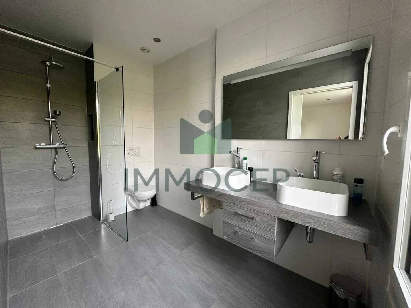 Exclusive: 6-room terraced house of 190m2 usable in Meyrin - Photo 9 of 13