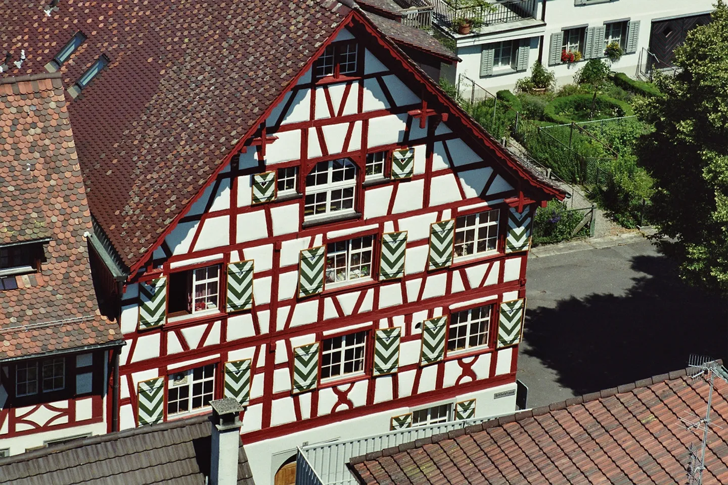 3 1/2 Zimmerwohnung in historischem Riegelhaus - Foto 1 von 13