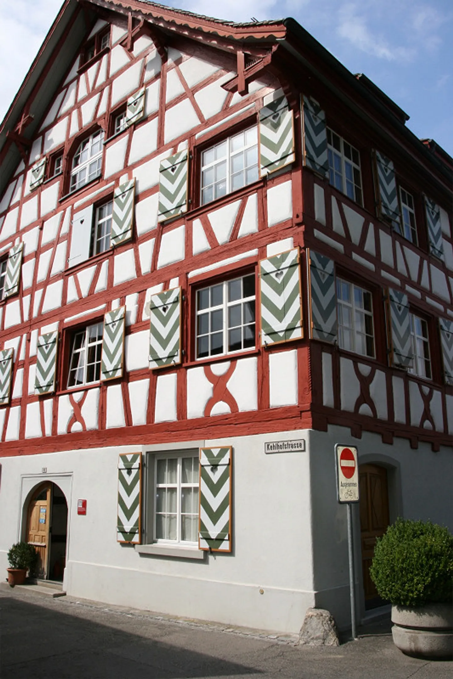 3 1/2 Zimmerwohnung in historischem Riegelhaus - Foto 2 von 13