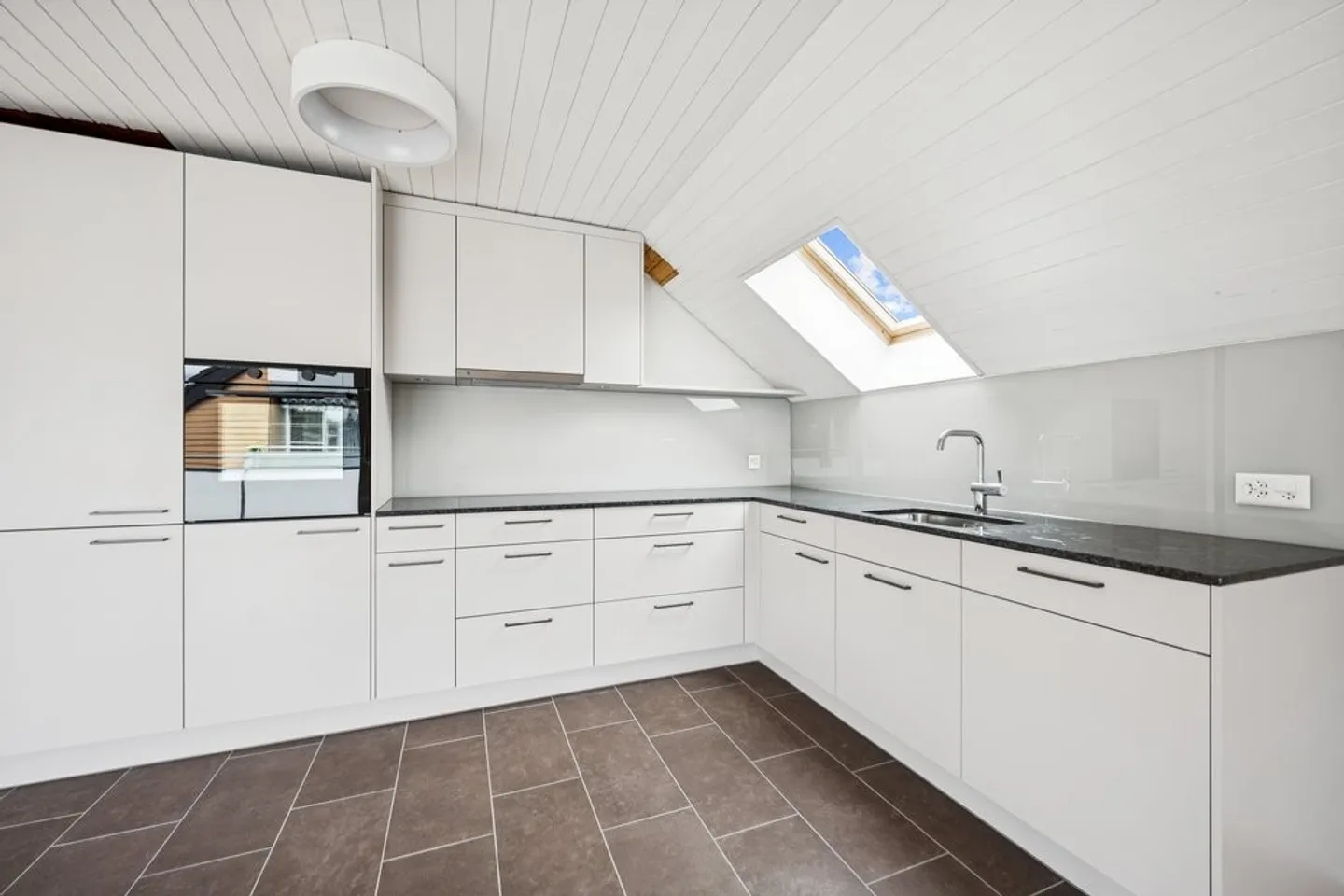 ERSTVERMIETUNG NACH SANIERUNG! - Foto 3 von 10