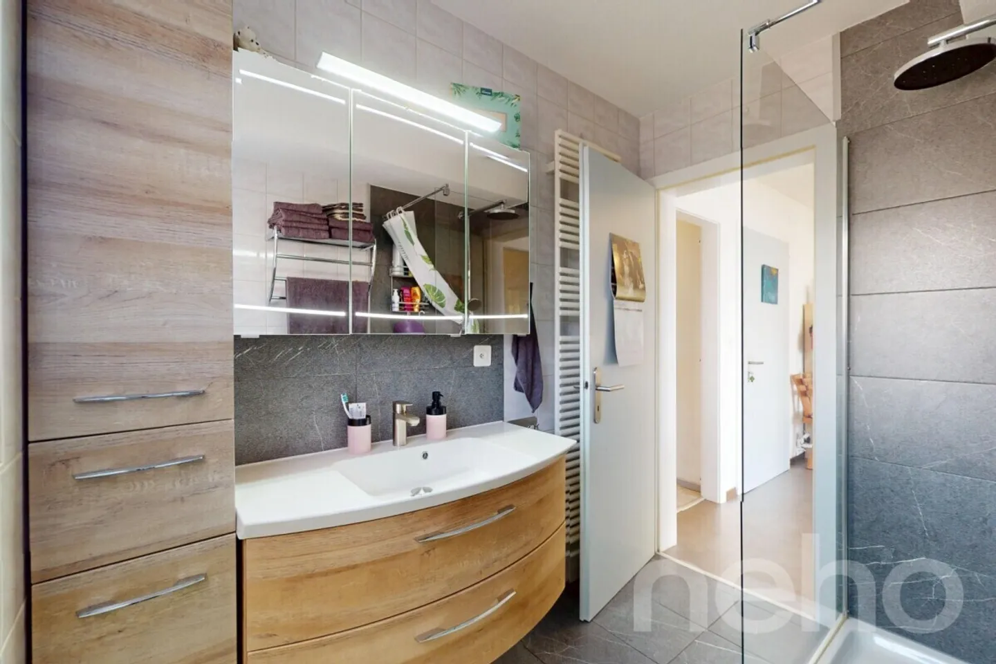 Superbo appartamento 4.5 situato in un chalet di due appartamenti - Foto 12 di 12