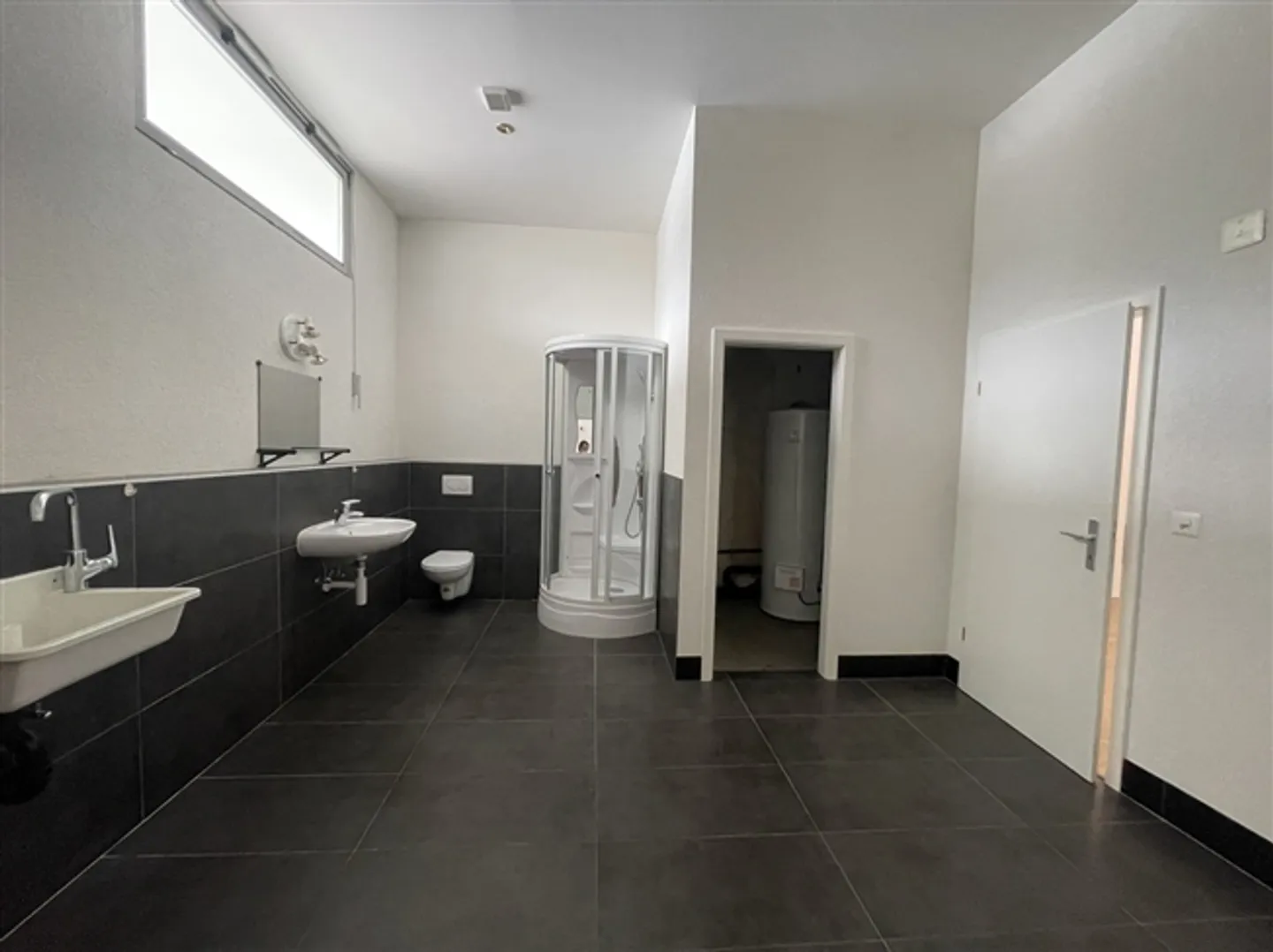 Geräumiger Büroraum mit Aufzug - Foto 5 von 5