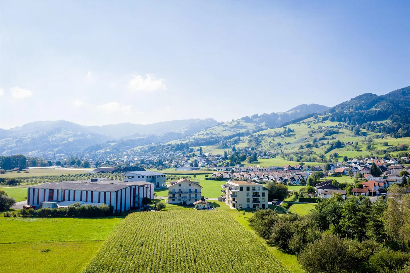 Modern and appealing new apartment in a quiet and idyllic location - Photo 9 of 11