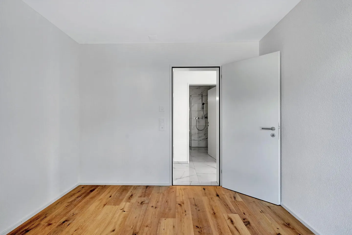 Modern and appealing new apartment in a quiet and idyllic location - Photo 4 of 11