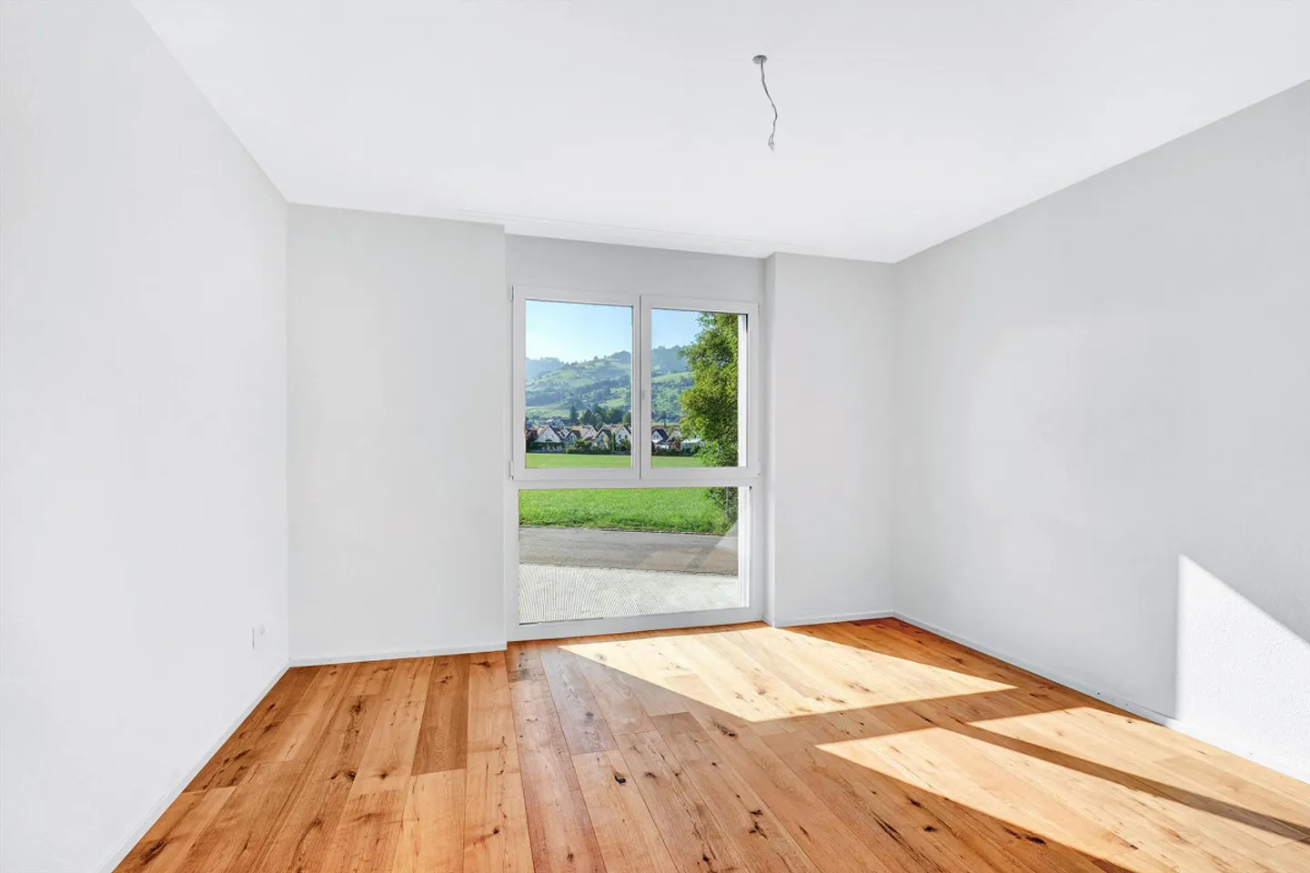 Modern and appealing new apartment in a quiet and idyllic location - Photo 3 of 11