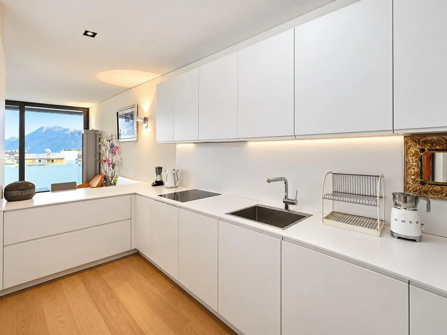 Luxury Apartment a Few Minutes from the Center and Lakefront - Photo 6 of 23