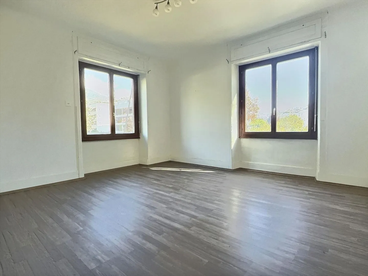 Spazioso appartamento di 5 locali con vista sui castelli - Foto 6 di 8