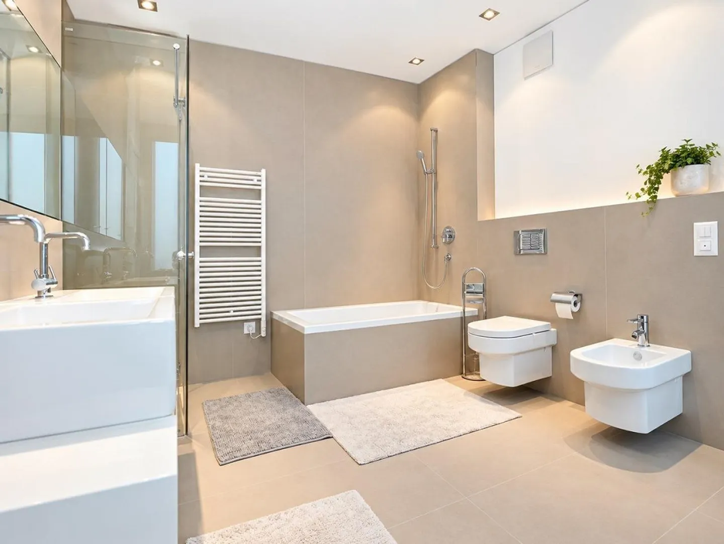 Luxury Apartment a Few Minutes from the Center and Lakefront - Photo 14 of 23
