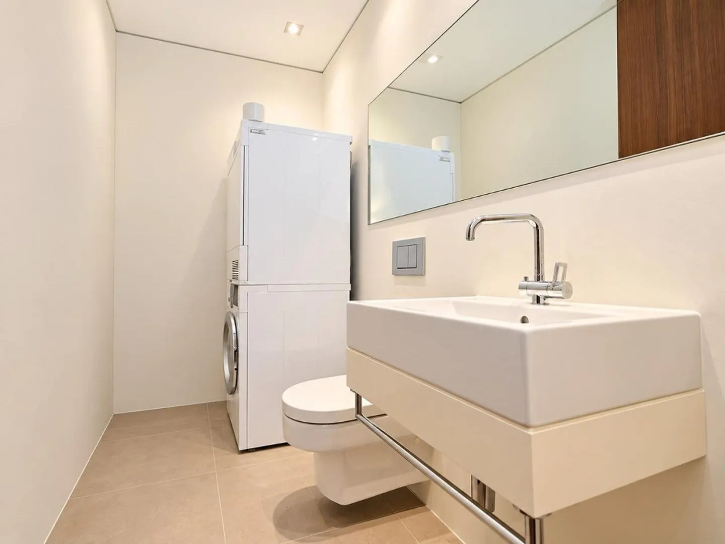 Luxury Apartment a Few Minutes from the Center and Lakefront - Photo 17 of 23