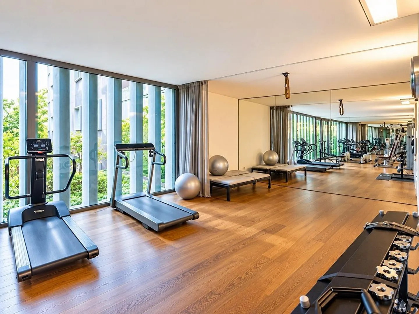 Luxury Apartment a Few Minutes from the Center and Lakefront - Photo 21 of 23
