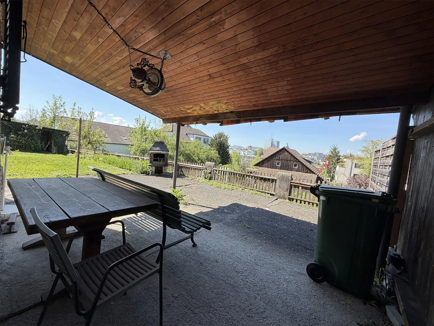 Casa bifamiliare con grande giardino in posizione privilegiata in vendita - Foto 2 di 13
