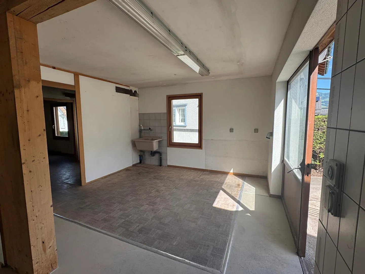 Garage, commercial space, storage hall or workshop - Photo 2 of 9