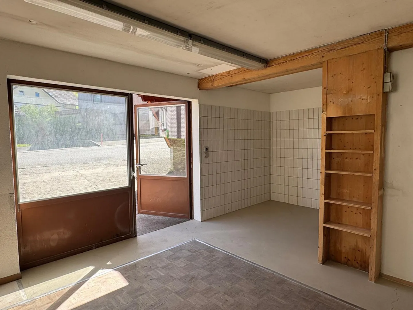 Garage, commercial space, storage hall or workshop - Photo 3 of 9