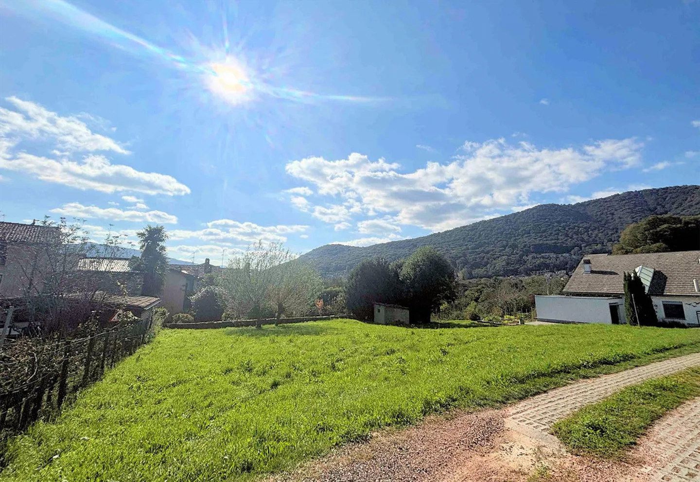 Terreno edificabile R3 in zona molto tranquilla a soli 9 km da Lugano - Foto 12 di 12