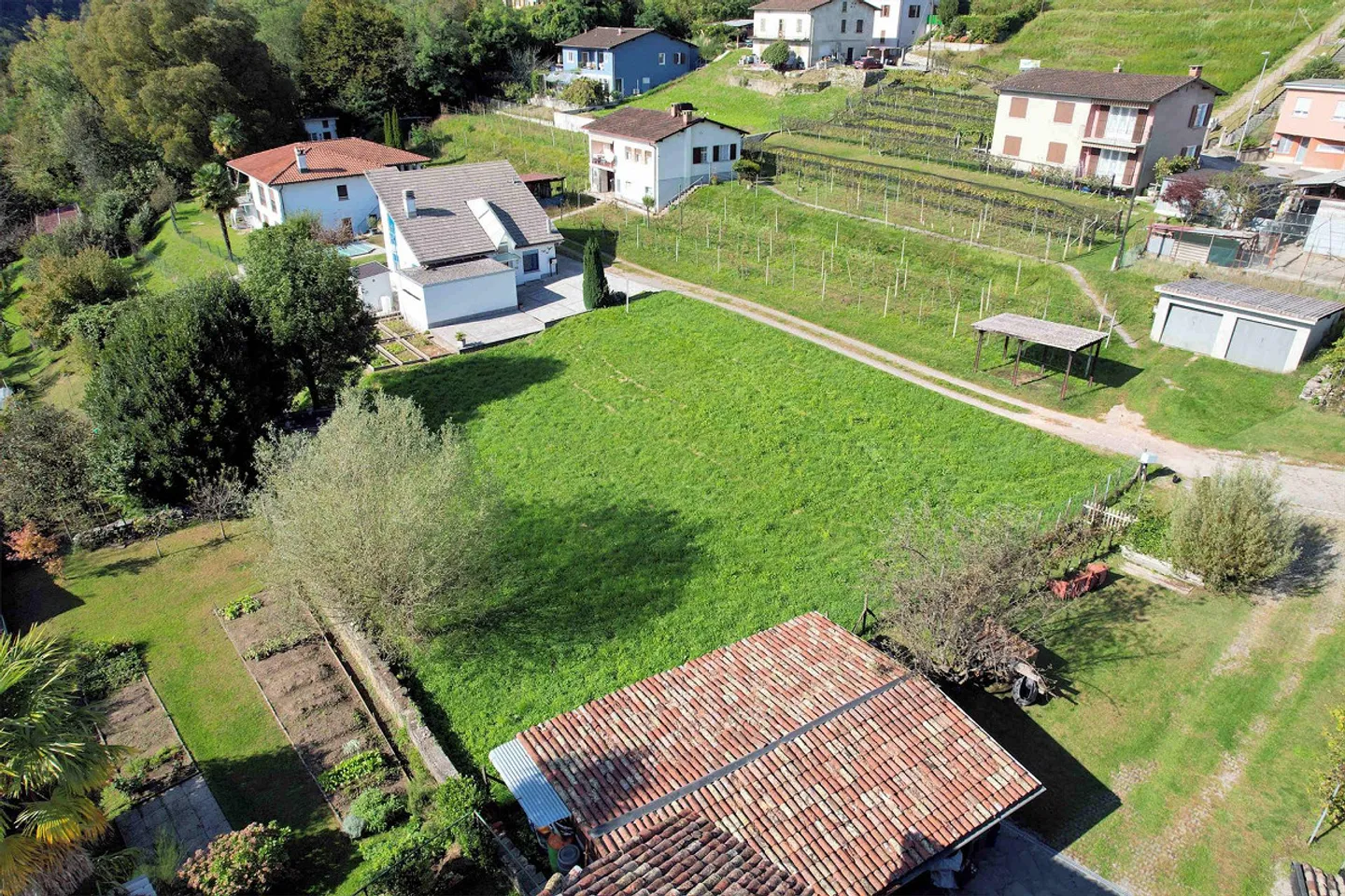 Terreno edificabile R3 in zona molto tranquilla a soli 9 km da Lugano - Foto 7 di 12
