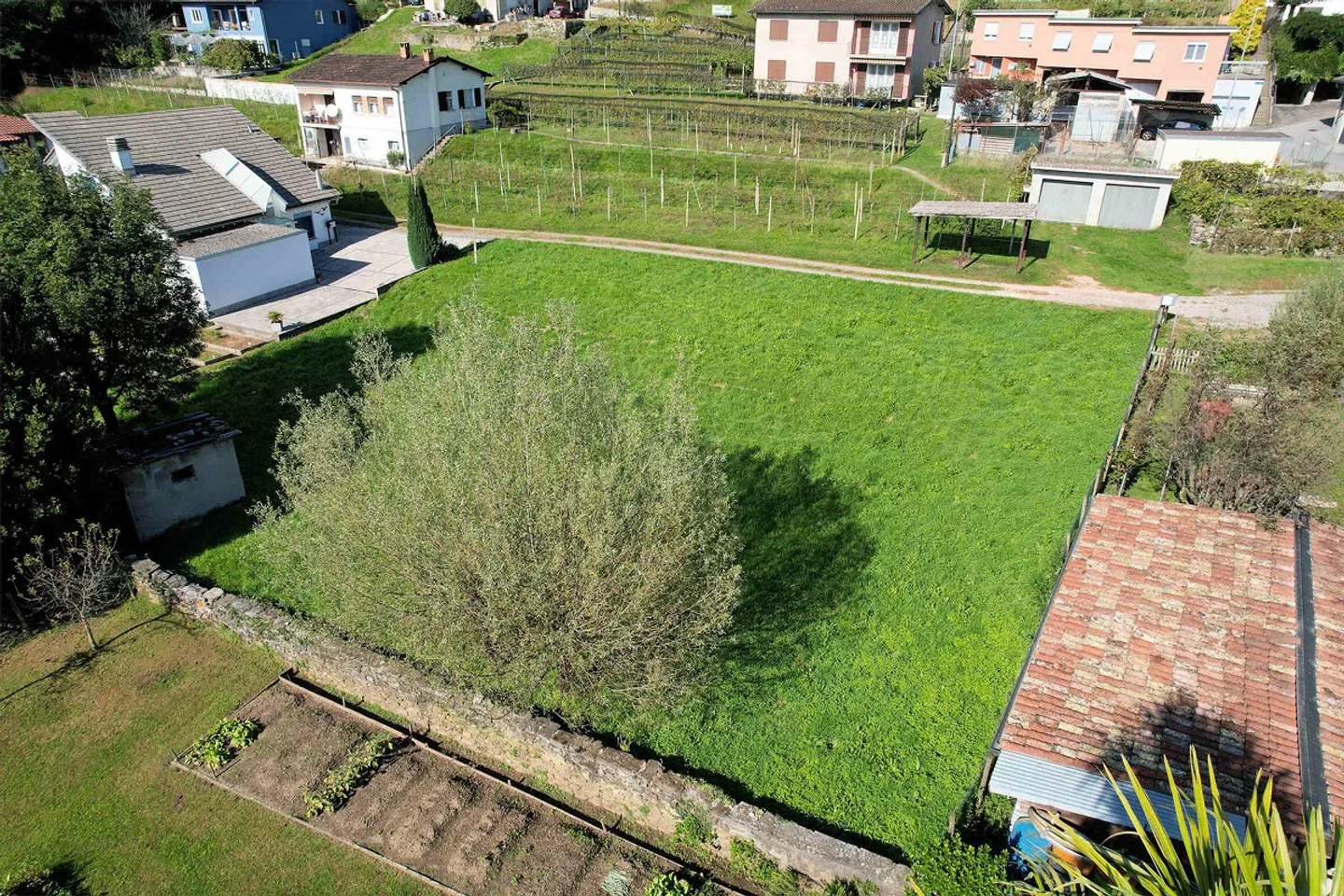 Terreno edificabile R3 in zona molto tranquilla a soli 9 km da Lugano - Foto 9 di 12