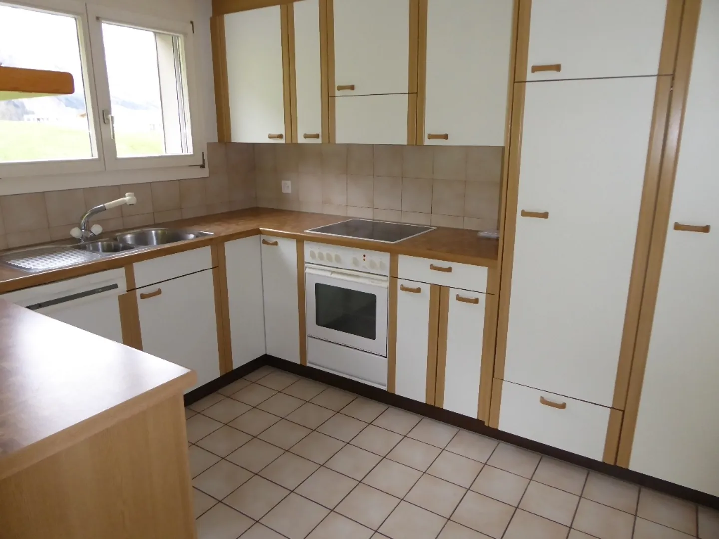 4.5-room apartment on the 1st floor with balcony - Photo 1 of 9