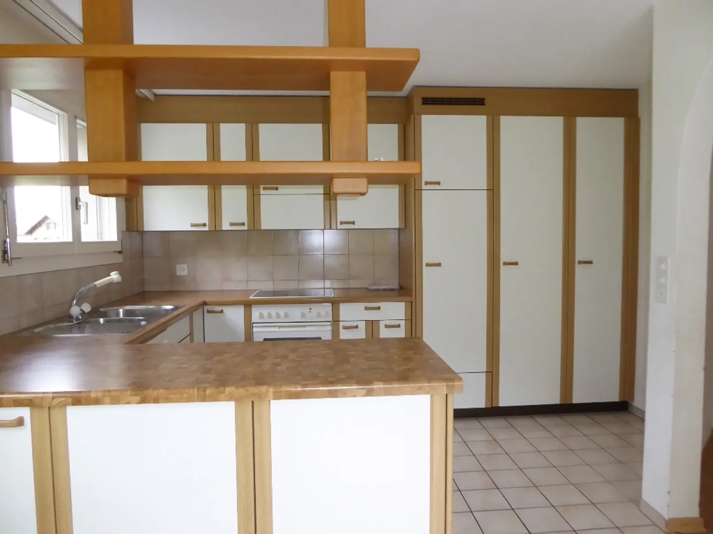 4.5-room apartment on the 1st floor with balcony - Photo 2 of 9