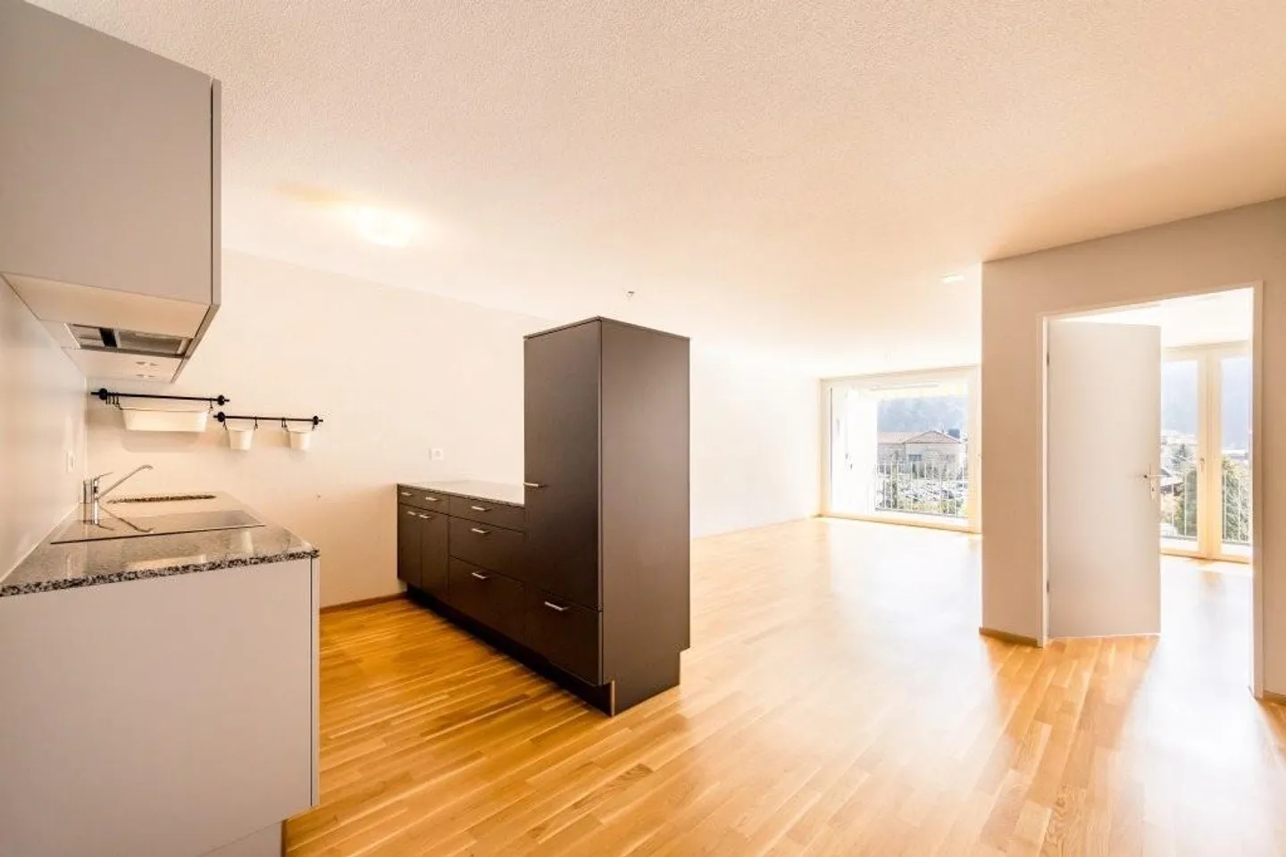 Attraktive 2.5-Zimmerwohnung in Unterseen - Photo 1 of 6