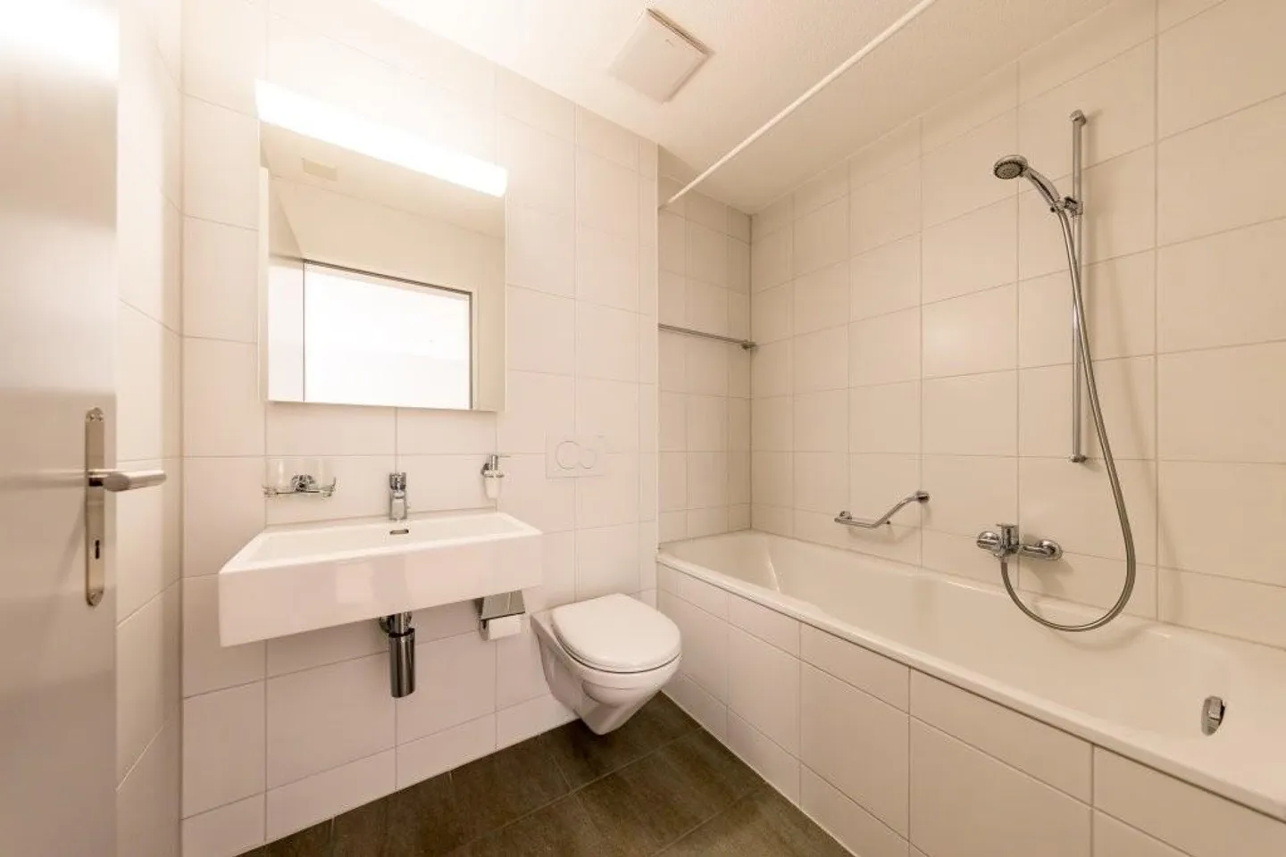 Attraktive 2.5-Zimmerwohnung in Unterseen - Photo 5 of 6