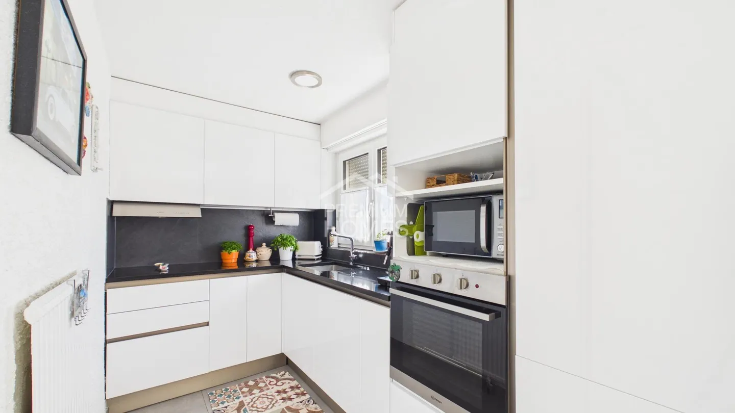 Renovated Apartment with Balcony - Photo 5 of 13
