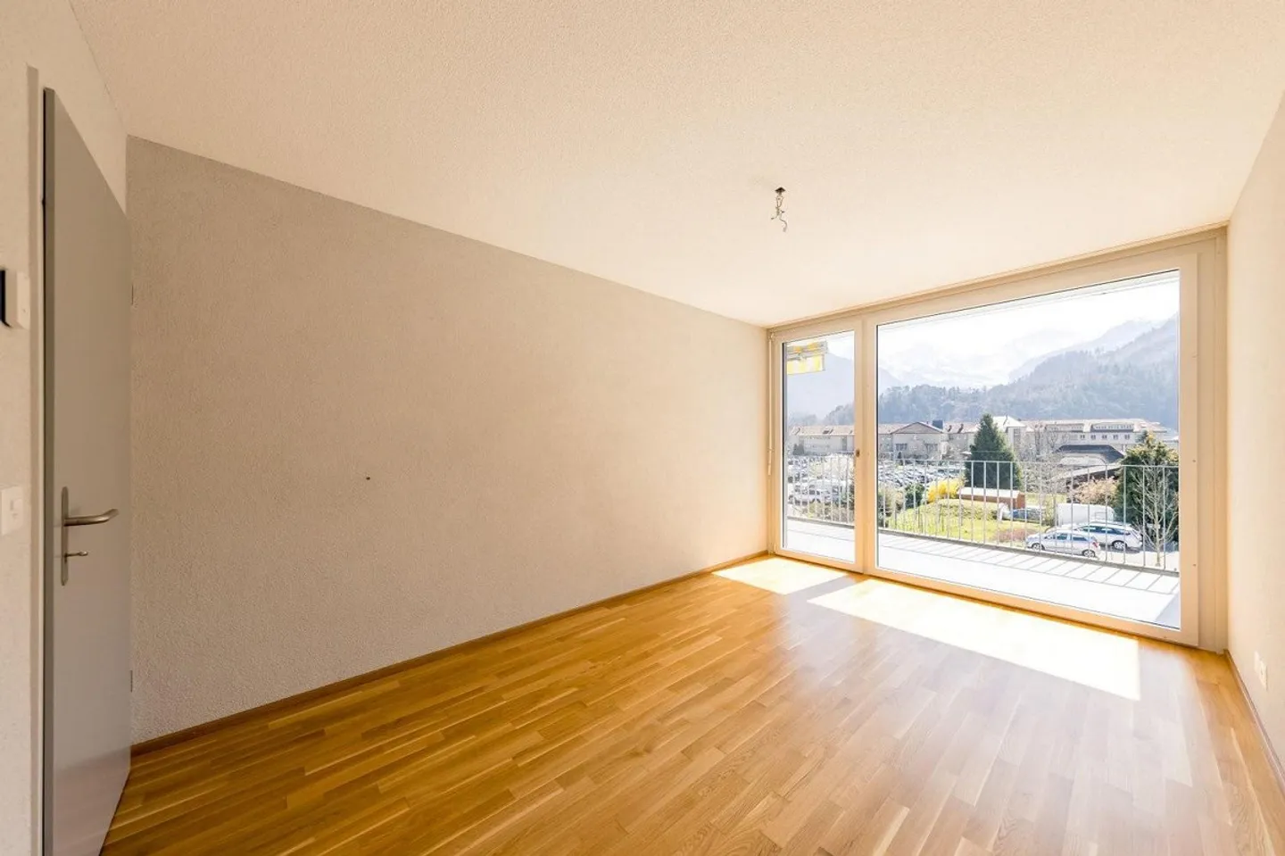 Attraktive 2.5-Zimmerwohnung in Unterseen - Photo 4 of 6
